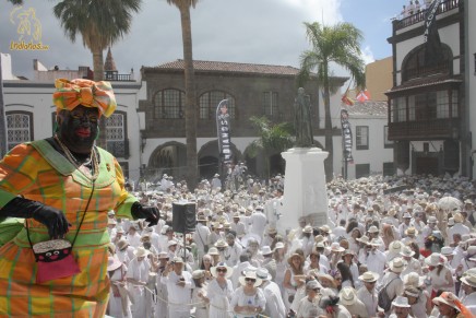 Alrededor de 70.000 indianos tiñeron de blanco Santa Cruz de La Palma