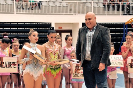Santa Cruz de La Palma reconoce la trayectoria de las gimnastas Abigail Jaén Manso y Andrea Acosta Martín