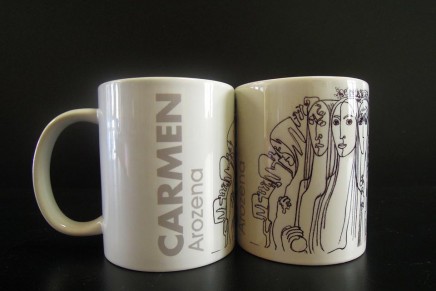 El Cabildo de La Palma incorpora un grabado de Carmen Arozena a su colección ‘Tazas con Arte’
