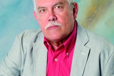 El médico y escritor palmero Ángel Nazco presenta su novela “El inspector”