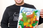 Mario Martín y el cartel oficial del Carnaval de Los Llanos.