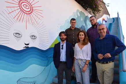 El ciclo del agua protagoniza el mural de la palmera Marta Roca para el proyecto Santa Cruz, Capital del Color