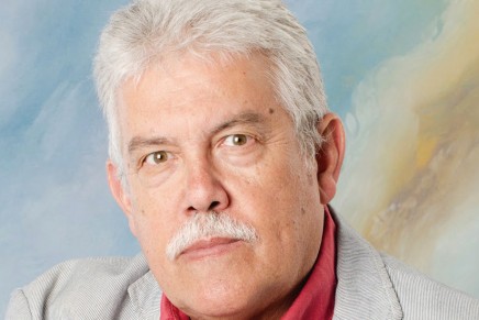 Ángel Nazco presenta en El Paso su última novela “Luces en la oscuridad”