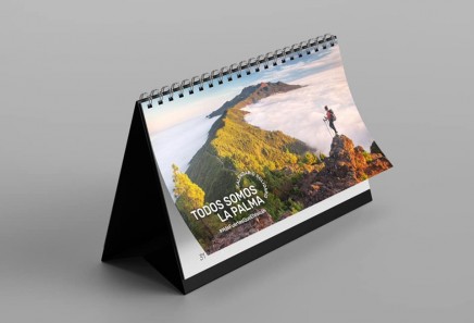 El fotógrafo Saúl Santos lanza un calendario solidario con sus imágenes más representativas de la Isla de La Palma